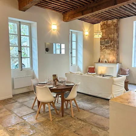 Une Nuit En Provence Appartement Authentique Beaucaire  Extérieur photo