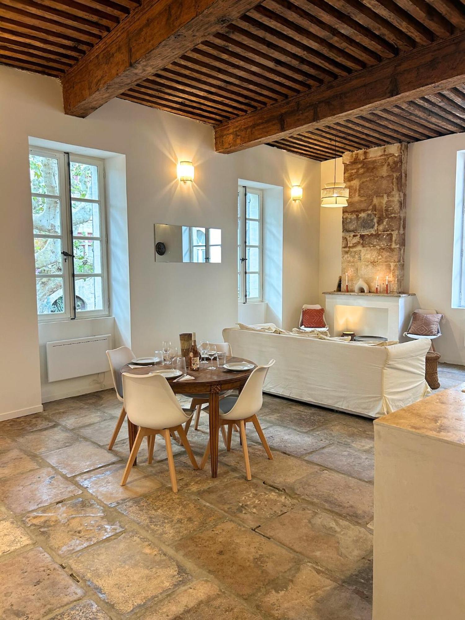 Nuit En Provence Authentique